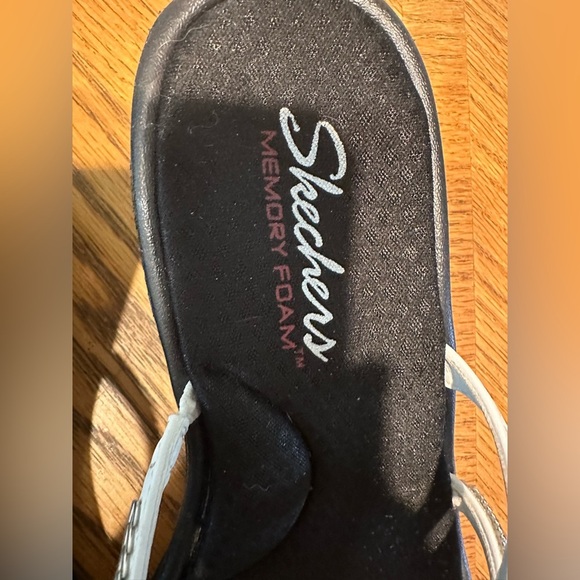 *NWOT” Skechers Women's Wedge Sandals  White/Black - Picture 5 of 6